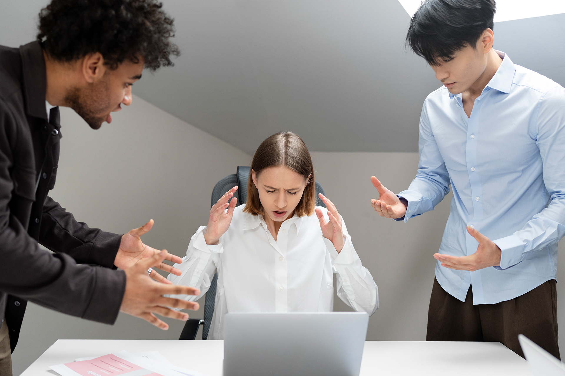 Claves para identificar el acoso laboral entre compañeros